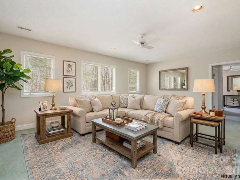 206 Black Oak Lane, Hendersonville, NC 28791.  MLS# CAR4362084, YatesRealty ID 6298. 