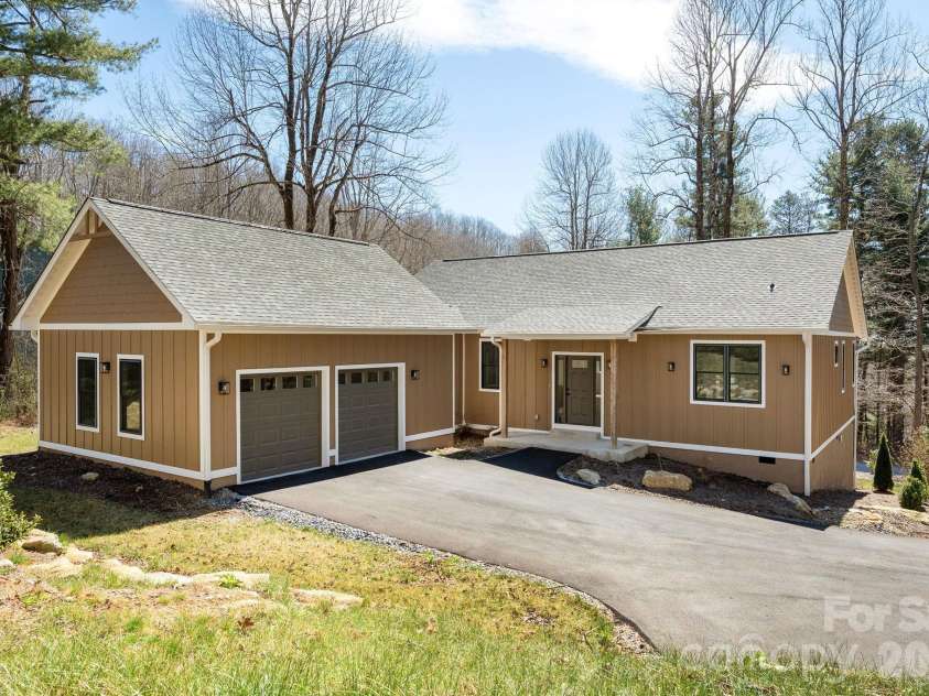654 Hollybrook Drive, Flat Rock, NC 28731.  MLS# CAR4167426, YatesRealty ID 6299. 