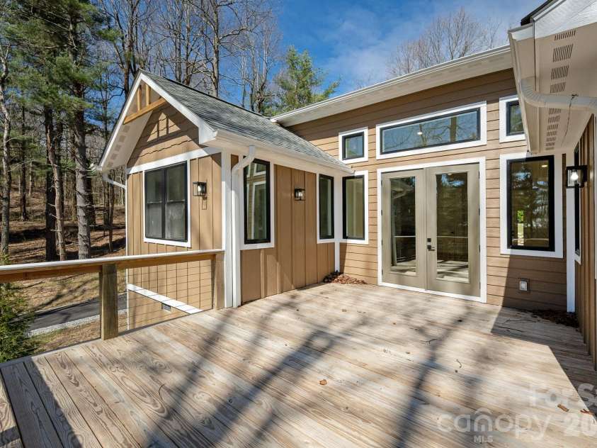 654 Hollybrook Drive, Flat Rock, NC 28731.  MLS# CAR4167426, YatesRealty ID 6299. 