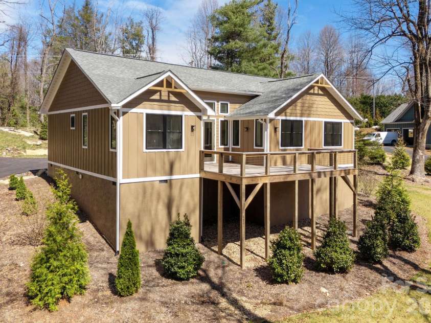 654 Hollybrook Drive, Flat Rock, NC 28731.  MLS# CAR4167426, YatesRealty ID 6299. 