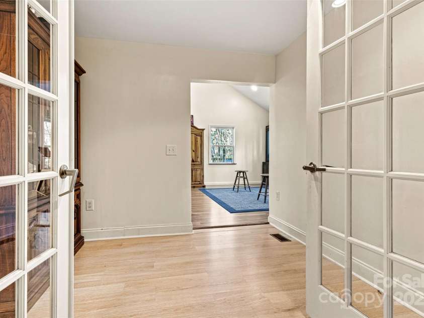 6051 Pointe West Lane, Vale, NC 28168.  MLS# CAR4092329, YatesRealty ID 63. Entry way to living room