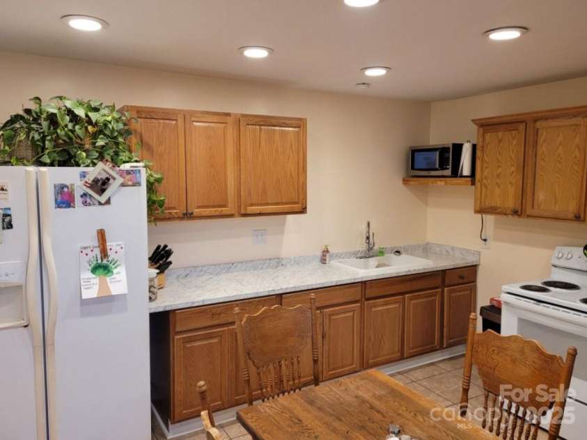 6051 Pointe West Lane, Vale, NC 28168.  MLS# CAR4092329, YatesRealty ID 63. Newly renovated kitchen offering ample cabinet space