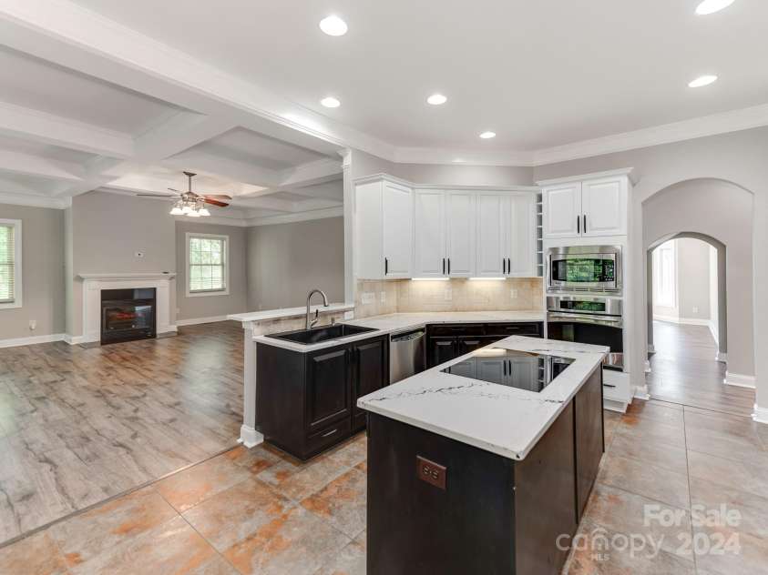 4206 Oldstone Forest Drive, Waxhaw, NC 28173.  MLS# CAR4176012, YatesRealty ID 630. 