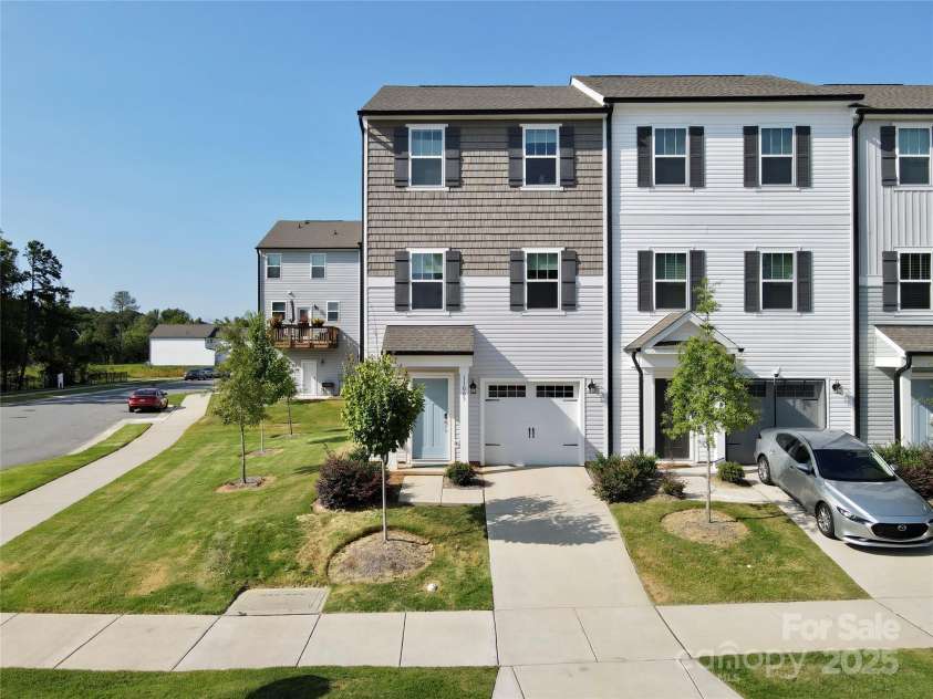 11005 Woodland Creek Way, Charlotte, NC 28262.  MLS# CAR4216827, YatesRealty ID 6300. 