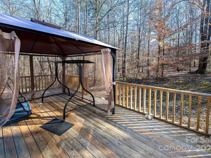237 Creekstone Lane, York, SC 29745.  MLS# CAR4227284, YatesRealty ID 6301. Back Deck