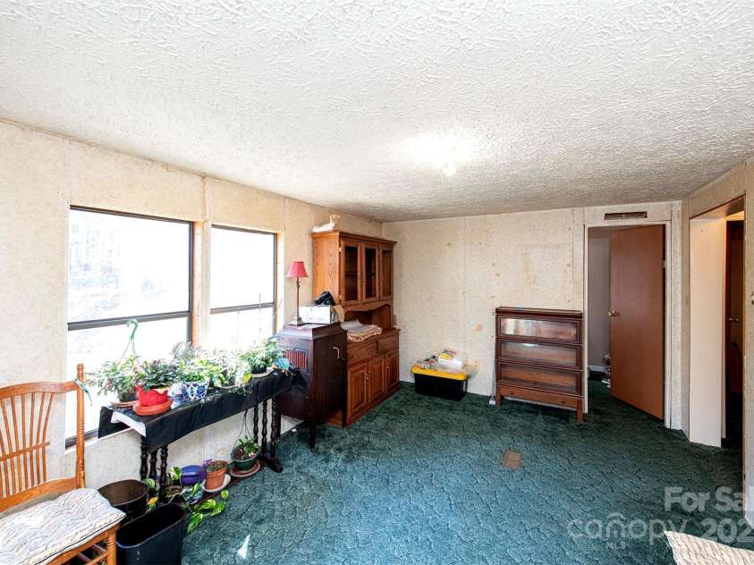 237 Creekstone Lane, York, SC 29745.  MLS# CAR4227284, YatesRealty ID 6301. Den