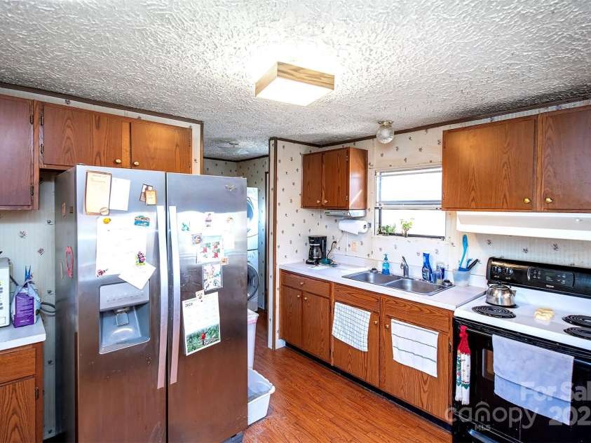 237 Creekstone Lane, York, SC 29745.  MLS# CAR4227284, YatesRealty ID 6301. Kitchen