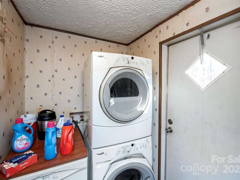 237 Creekstone Lane, York, SC 29745.  MLS# CAR4227284, YatesRealty ID 6301. Laundry