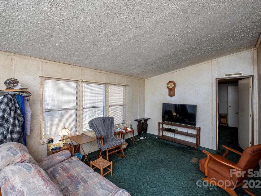 237 Creekstone Lane, York, SC 29745.  MLS# CAR4227284, YatesRealty ID 6301. Living Room