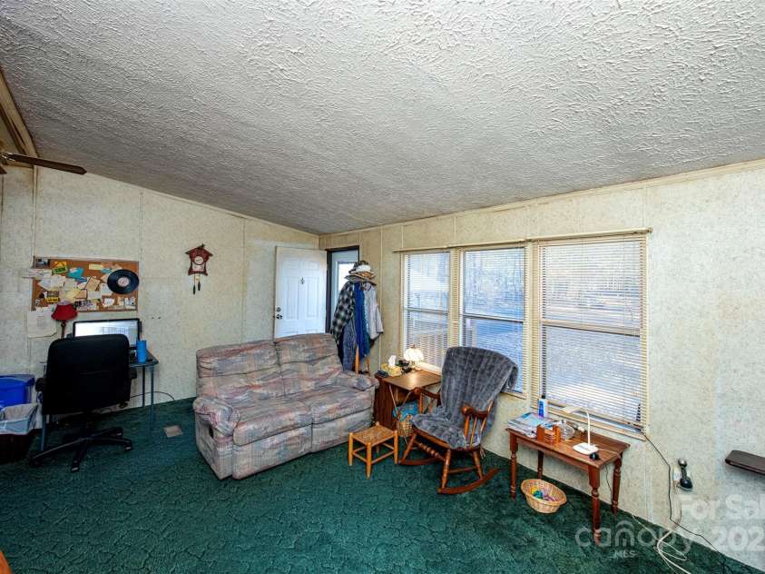 237 Creekstone Lane, York, SC 29745.  MLS# CAR4227284, YatesRealty ID 6301. Living Room