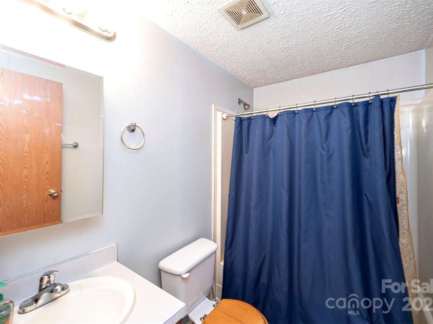 237 Creekstone Lane, York, SC 29745.  MLS# CAR4227284, YatesRealty ID 6301. Shared Bathroom