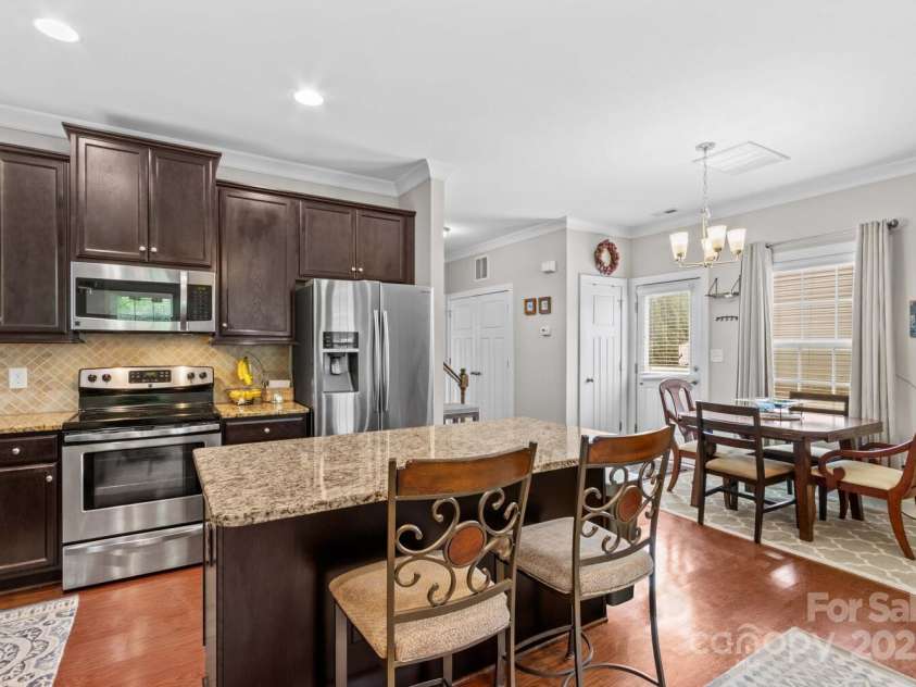 12746 Bravington Road, Huntersville, NC 28078.  MLS# CAR4245023, YatesRealty ID 6302. Cozy dinette area.