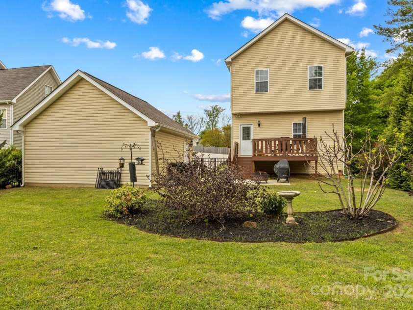 12746 Bravington Road, Huntersville, NC 28078.  MLS# CAR4245023, YatesRealty ID 6302. Plenty of area for entertaining.