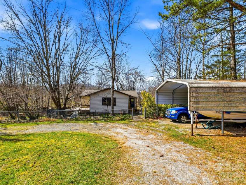 7 Nelson Road, Hendersonville, NC 28791.  MLS# CAR4357938, YatesRealty ID 6303. 