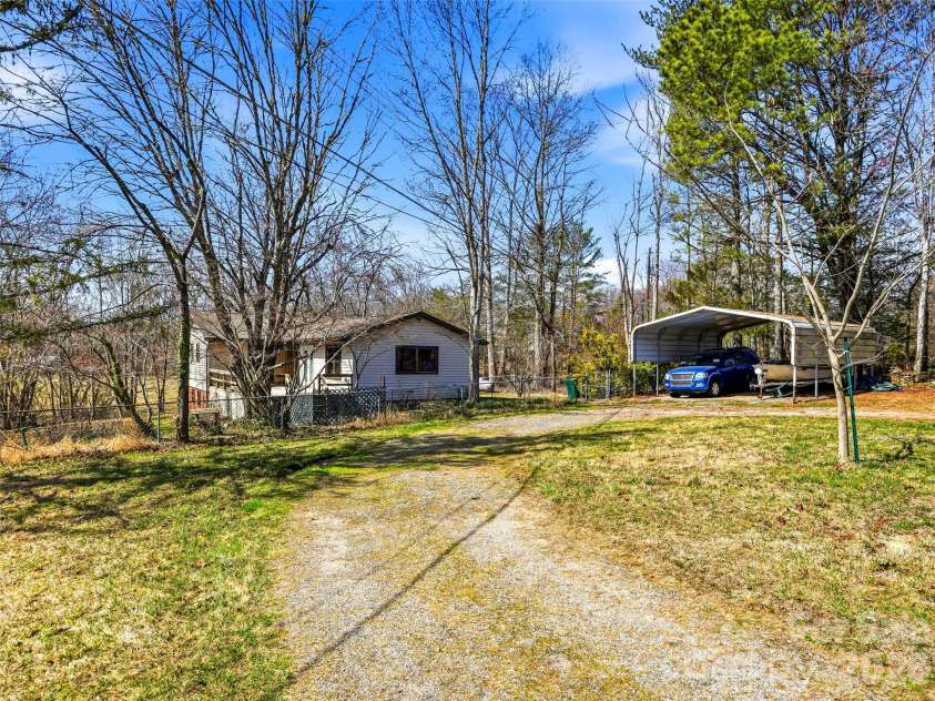 7 Nelson Road, Hendersonville, NC 28791.  MLS# CAR4357938, YatesRealty ID 6303. 