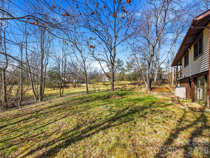 7 Nelson Road, Hendersonville, NC 28791.  MLS# CAR4357938, YatesRealty ID 6303. 