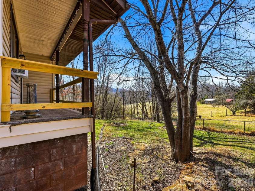 7 Nelson Road, Hendersonville, NC 28791.  MLS# CAR4357938, YatesRealty ID 6303. 