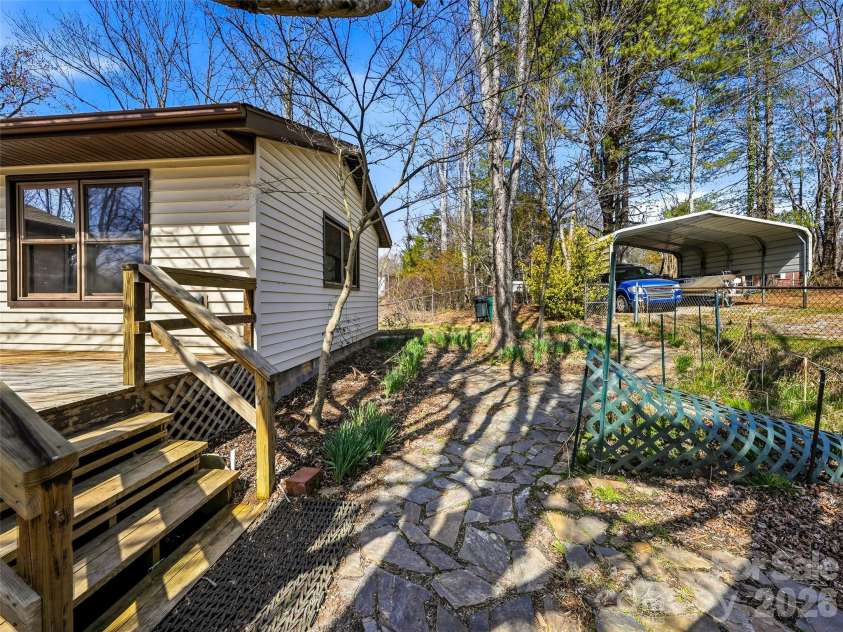 7 Nelson Road, Hendersonville, NC 28791.  MLS# CAR4357938, YatesRealty ID 6303. 