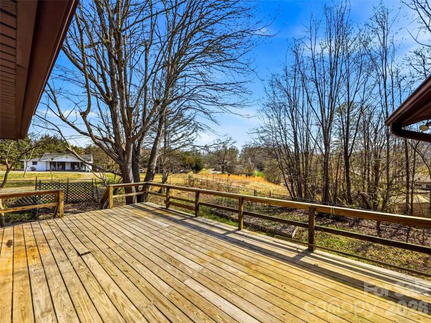 7 Nelson Road, Hendersonville, NC 28791.  MLS# CAR4357938, YatesRealty ID 6303. 