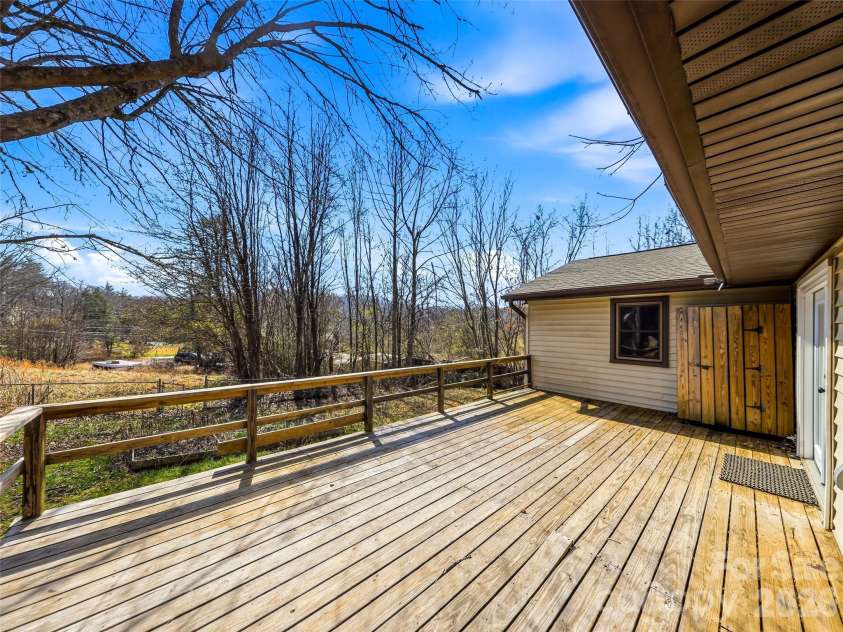 7 Nelson Road, Hendersonville, NC 28791.  MLS# CAR4357938, YatesRealty ID 6303. 