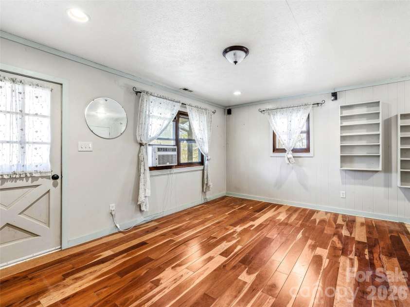 7 Nelson Road, Hendersonville, NC 28791.  MLS# CAR4357938, YatesRealty ID 6303. 