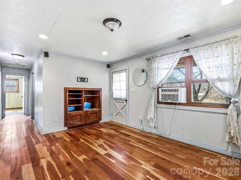 7 Nelson Road, Hendersonville, NC 28791.  MLS# CAR4357938, YatesRealty ID 6303. 