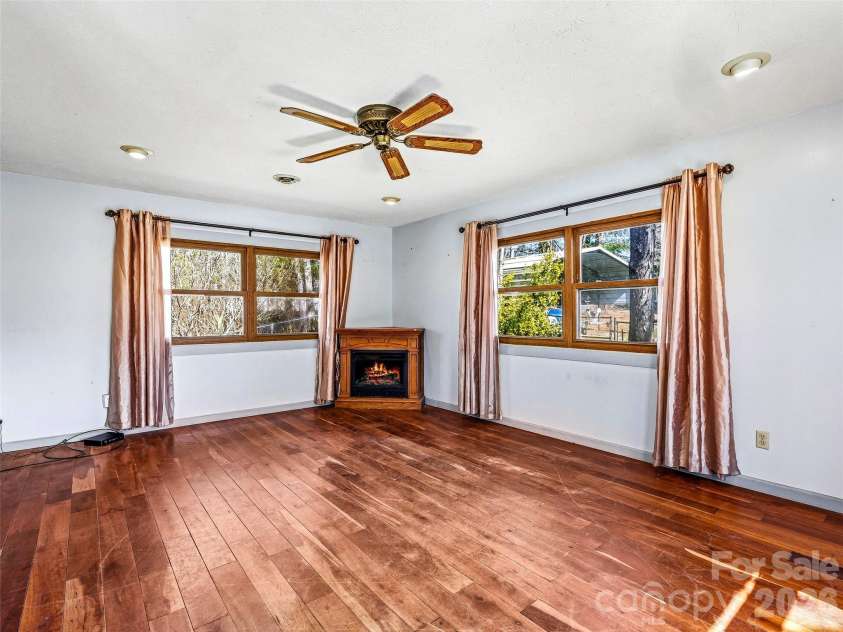 7 Nelson Road, Hendersonville, NC 28791.  MLS# CAR4357938, YatesRealty ID 6303. 