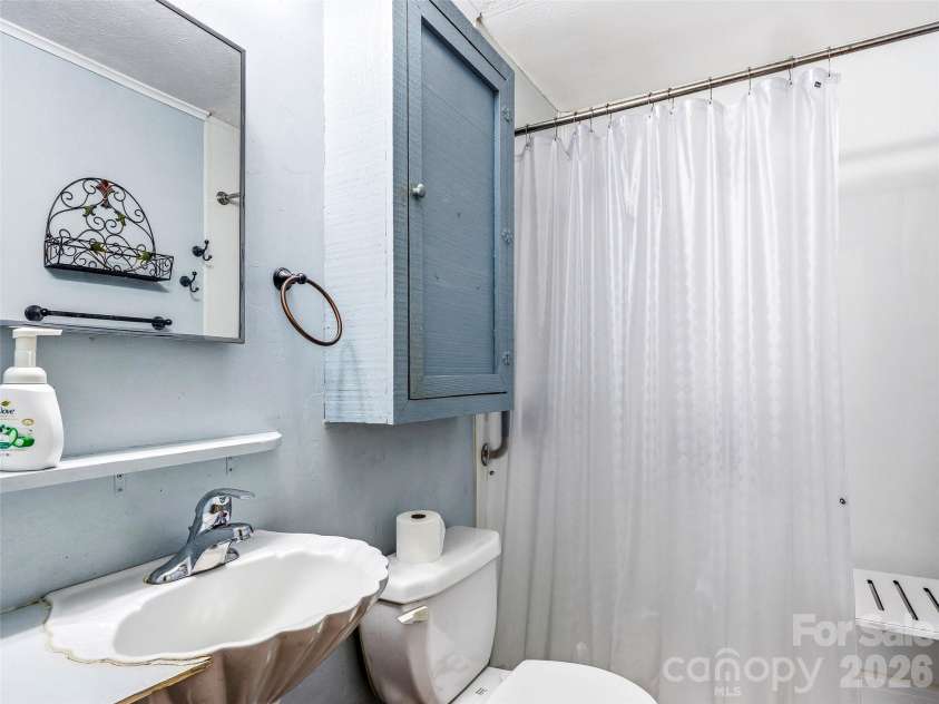 7 Nelson Road, Hendersonville, NC 28791.  MLS# CAR4357938, YatesRealty ID 6303. 