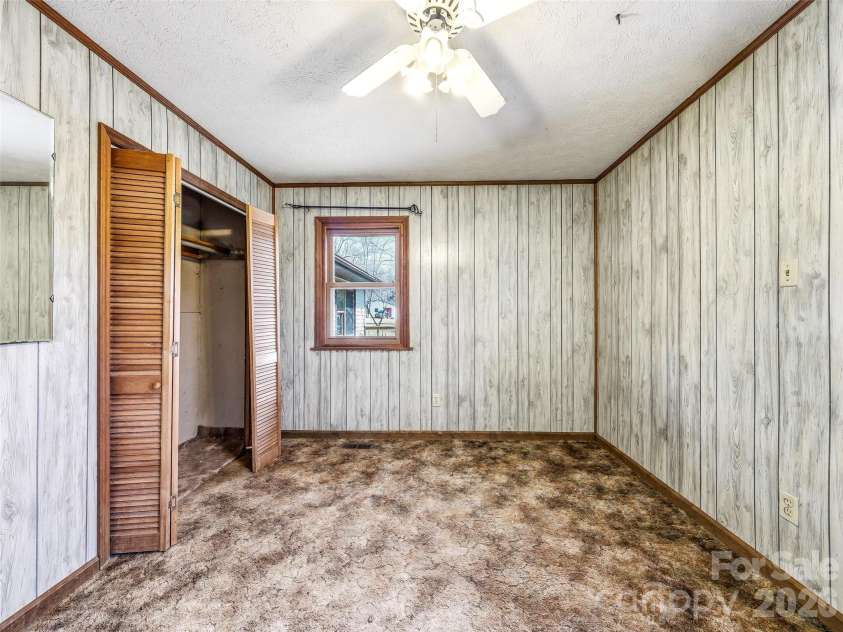 7 Nelson Road, Hendersonville, NC 28791.  MLS# CAR4357938, YatesRealty ID 6303. 