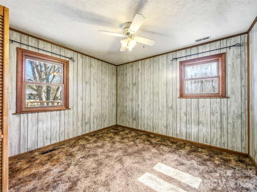 7 Nelson Road, Hendersonville, NC 28791.  MLS# CAR4357938, YatesRealty ID 6303. 