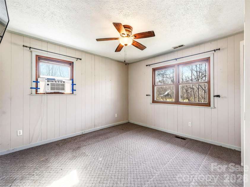 7 Nelson Road, Hendersonville, NC 28791.  MLS# CAR4357938, YatesRealty ID 6303. 