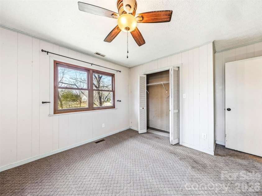 7 Nelson Road, Hendersonville, NC 28791.  MLS# CAR4357938, YatesRealty ID 6303. 