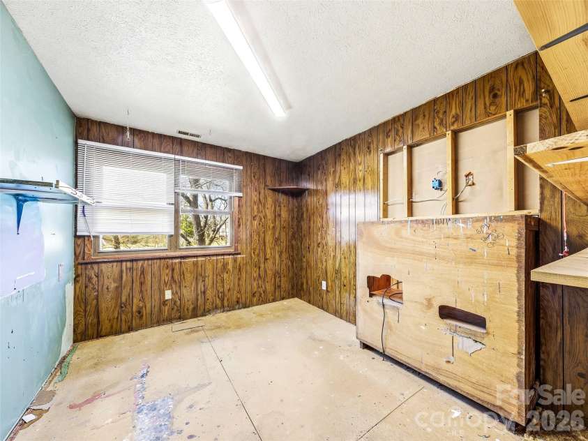 7 Nelson Road, Hendersonville, NC 28791.  MLS# CAR4357938, YatesRealty ID 6303. 