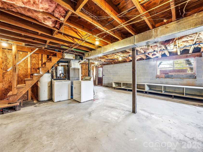 7 Nelson Road, Hendersonville, NC 28791.  MLS# CAR4357938, YatesRealty ID 6303. 