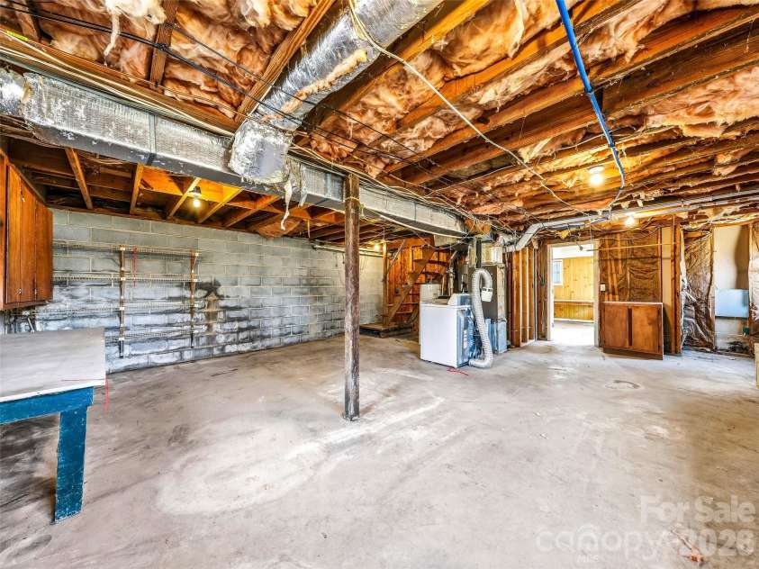 7 Nelson Road, Hendersonville, NC 28791.  MLS# CAR4357938, YatesRealty ID 6303. 