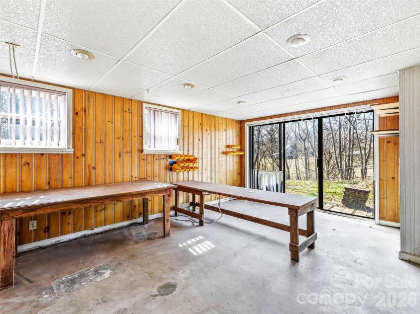 7 Nelson Road, Hendersonville, NC 28791.  MLS# CAR4357938, YatesRealty ID 6303. 
