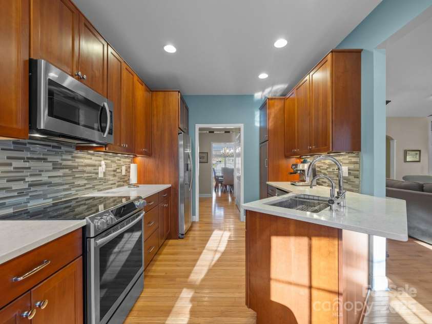 43 Golden Pond Way, Hendersonville, NC 28791.  MLS# CAR4234066, YatesRealty ID 6305. 