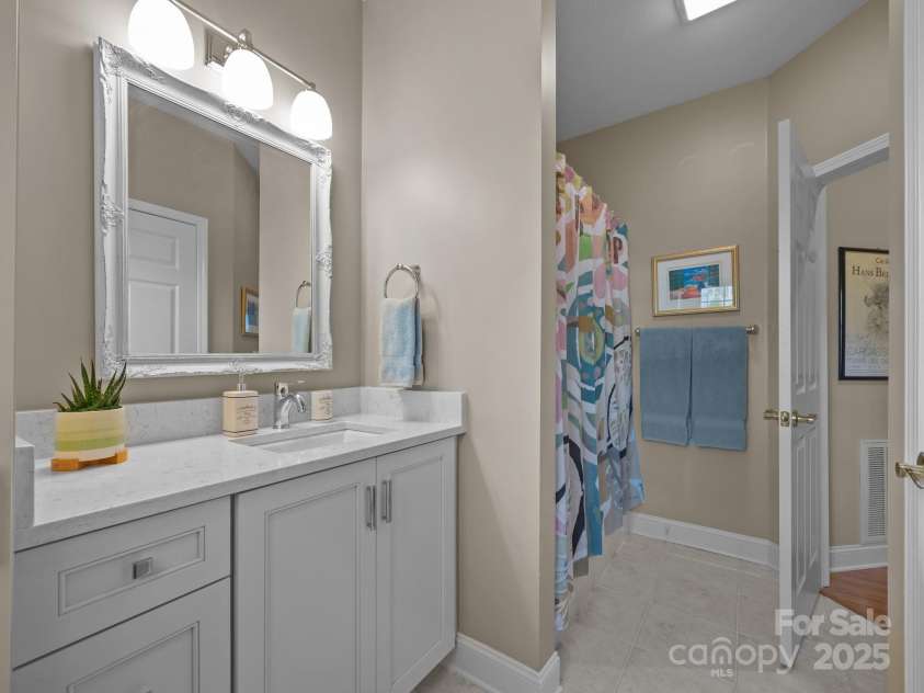 43 Golden Pond Way, Hendersonville, NC 28791.  MLS# CAR4234066, YatesRealty ID 6305. 