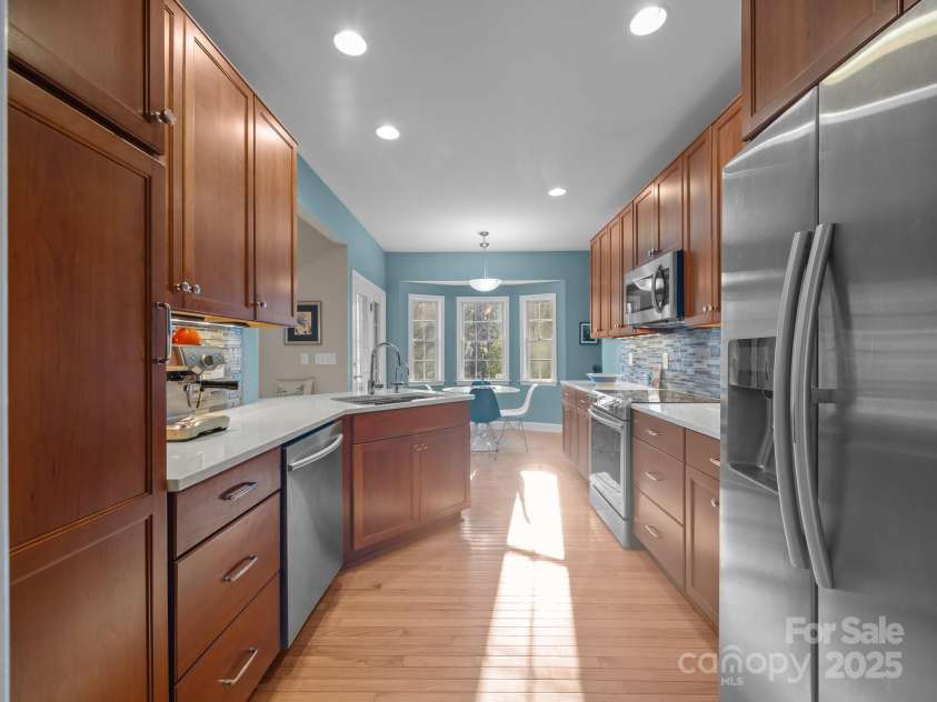 43 Golden Pond Way, Hendersonville, NC 28791.  MLS# CAR4234066, YatesRealty ID 6305. All appliances remain