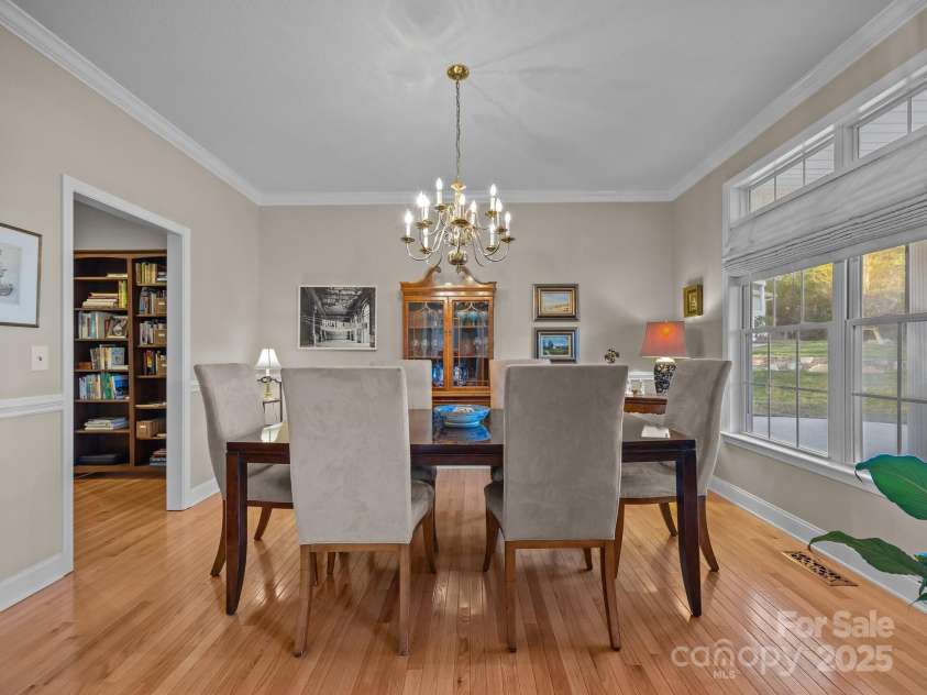 43 Golden Pond Way, Hendersonville, NC 28791.  MLS# CAR4234066, YatesRealty ID 6305. Separate dining room...