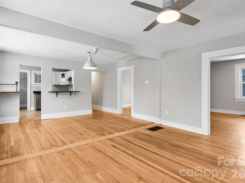 21 Hilldale Road, Asheville, NC 28803.  MLS# CAR4343277, YatesRealty ID 6306. 
