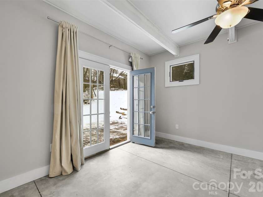 21 Hilldale Road, Asheville, NC 28803.  MLS# CAR4343277, YatesRealty ID 6306. 