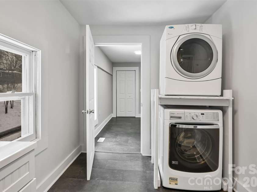 21 Hilldale Road, Asheville, NC 28803.  MLS# CAR4343277, YatesRealty ID 6306. 