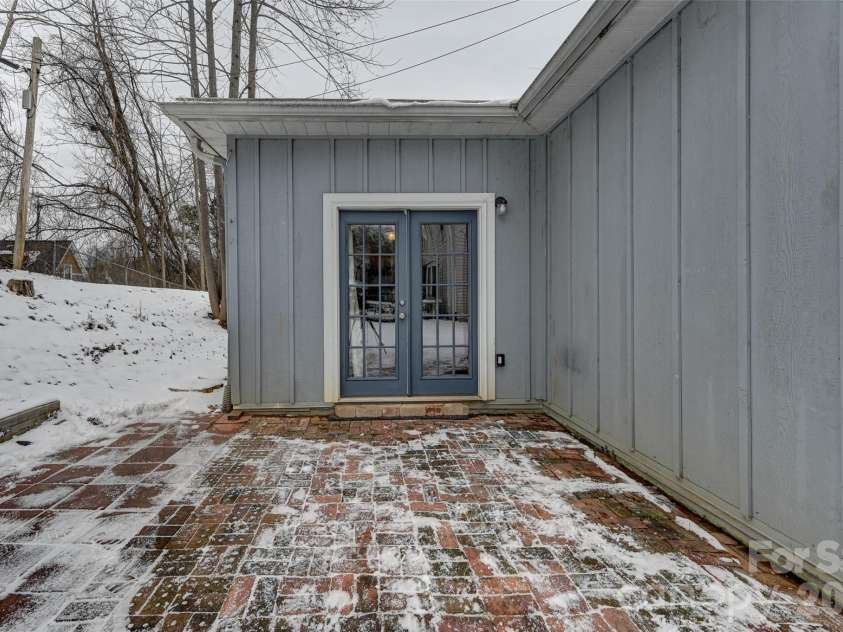 21 Hilldale Road, Asheville, NC 28803.  MLS# CAR4343277, YatesRealty ID 6306. 