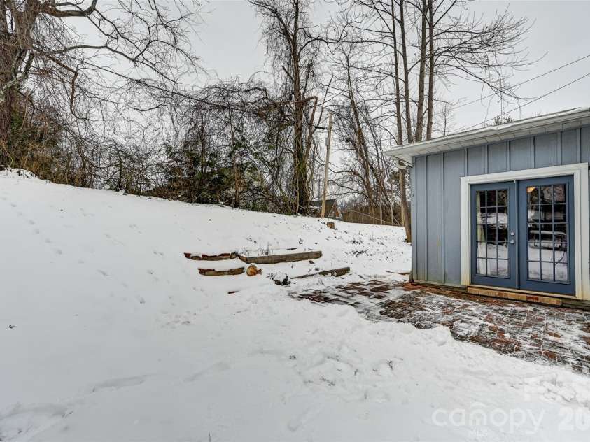 21 Hilldale Road, Asheville, NC 28803.  MLS# CAR4343277, YatesRealty ID 6306. 