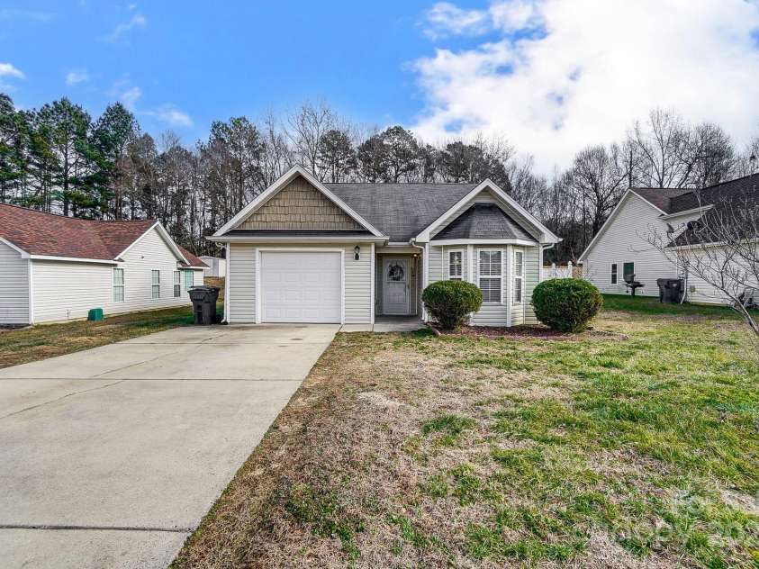 5113 Park Place Drive, Dallas, NC 28034.  MLS# CAR4219173, YatesRealty ID 6306. 