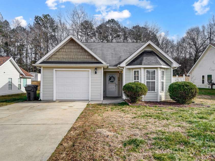 5113 Park Place Drive, Dallas, NC 28034.  MLS# CAR4219173, YatesRealty ID 6306. 