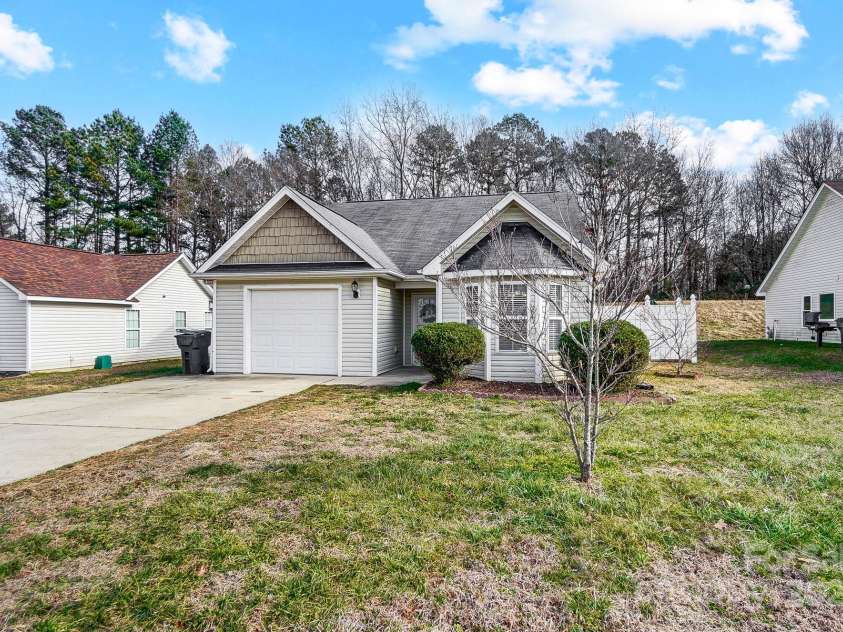 5113 Park Place Drive, Dallas, NC 28034.  MLS# CAR4219173, YatesRealty ID 6306. 