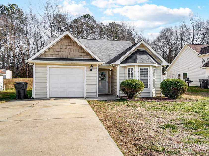 5113 Park Place Drive, Dallas, NC 28034.  MLS# CAR4219173, YatesRealty ID 6306. 