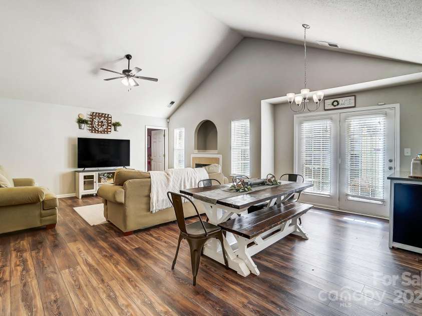 5113 Park Place Drive, Dallas, NC 28034.  MLS# CAR4219173, YatesRealty ID 6306. 